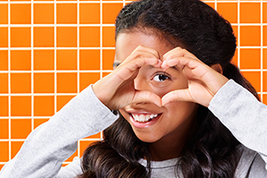girl making heart misight lenses